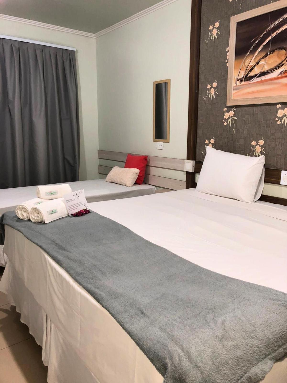Hotel E Pousada Caroline Фос ду Игуасу Екстериор снимка