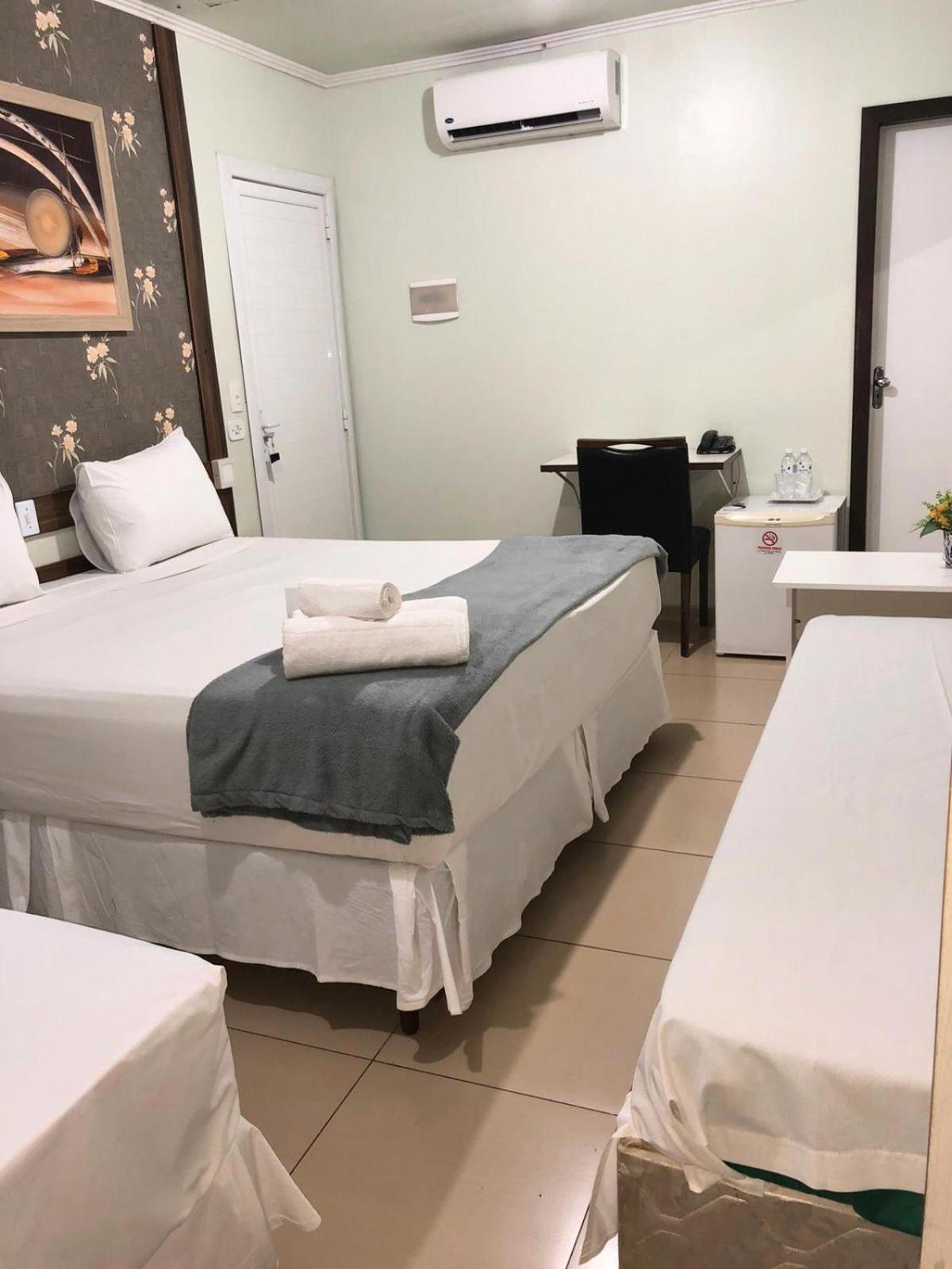 Hotel E Pousada Caroline Фос ду Игуасу Екстериор снимка
