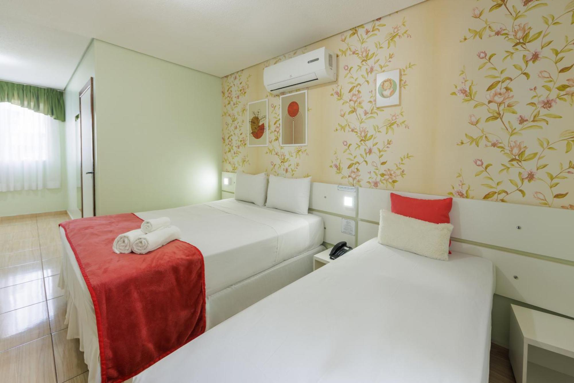 Hotel E Pousada Caroline Фос ду Игуасу Екстериор снимка
