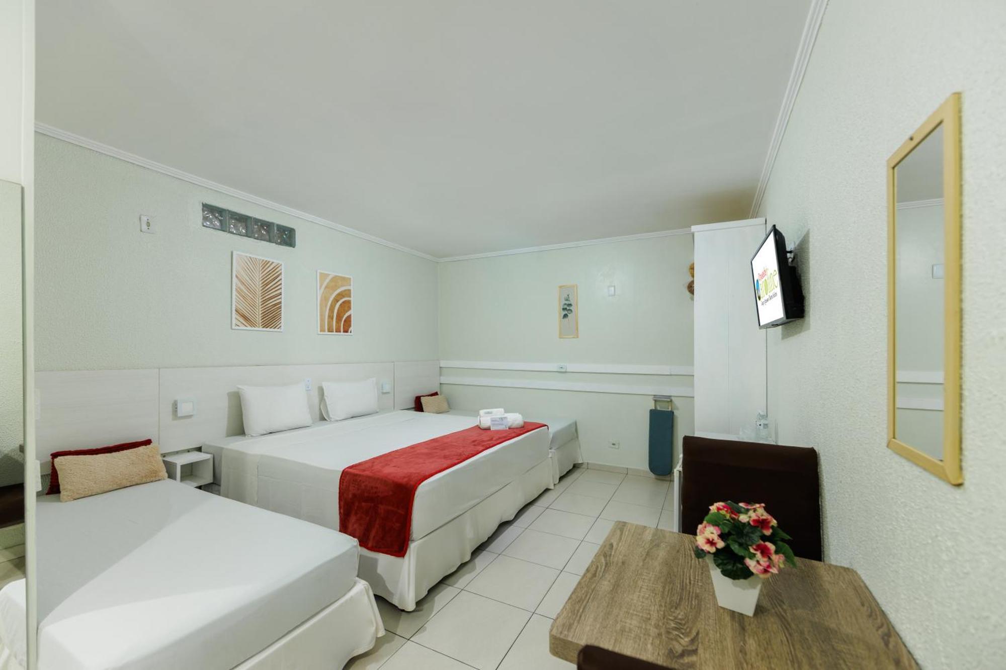 Hotel E Pousada Caroline Фос ду Игуасу Екстериор снимка
