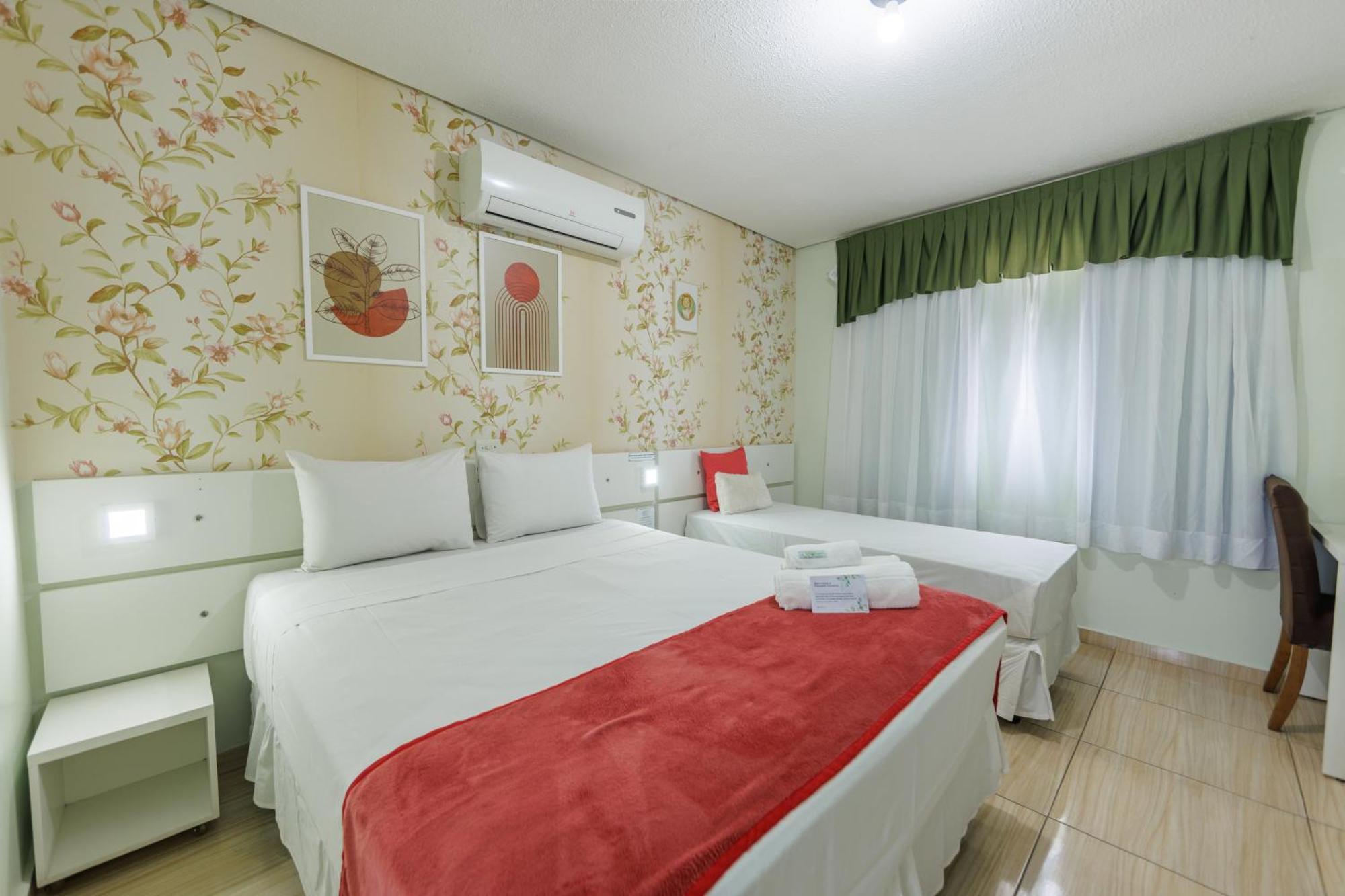 Hotel E Pousada Caroline Фос ду Игуасу Екстериор снимка